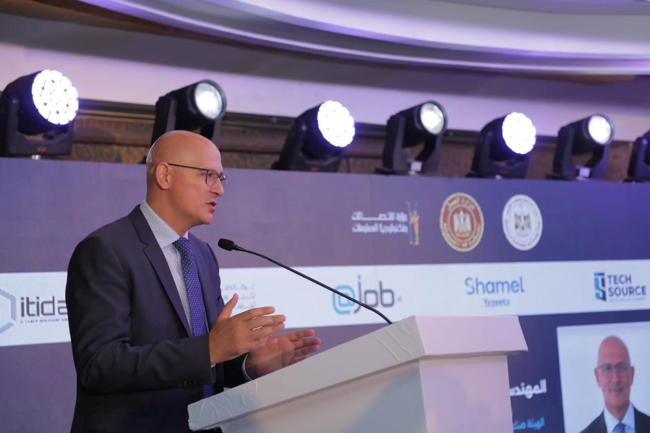 "نائب رئيس هيئة تنمية صناعة تكنولوجيا المعلومات (إيتيدا) المهندس محمود صفراطه يلقي كلمته حول دعم قطاع العمل الحر خلال قمة WorkSh